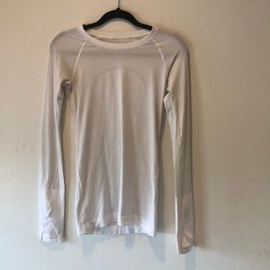 white lululemon long sleeve
